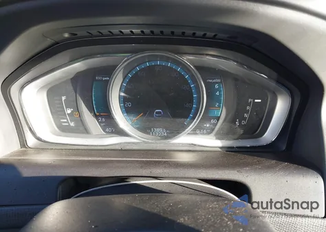 2015 Volvo Xc60 T6 R-Design Platinum from USA, damaged, VIN YV4902RS6F2638870